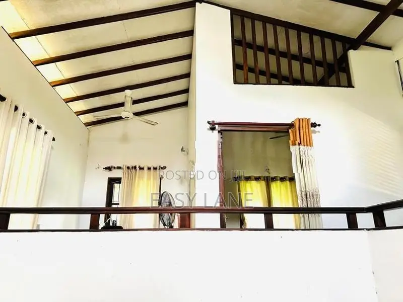 🏡 අතුරුගිරිය hightway එකට ඇවිදයන දුරින් අගනා දෙමහල් නිවසක් / RU 14225