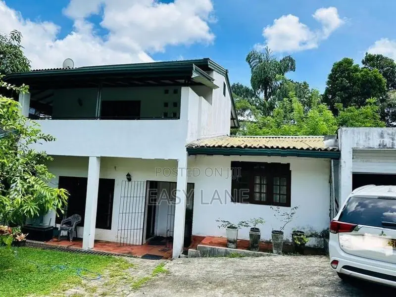🏡 අතුරුගිරිය hightway එකට ඇවිදයන දුරින් අගනා දෙමහල් නිවසක් / RU 14225