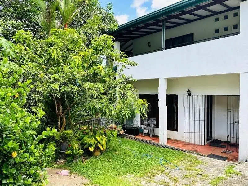 🏡 අතුරුගිරිය hightway එකට ඇවිදයන දුරින් අගනා දෙමහල් නිවසක් / RU 14225