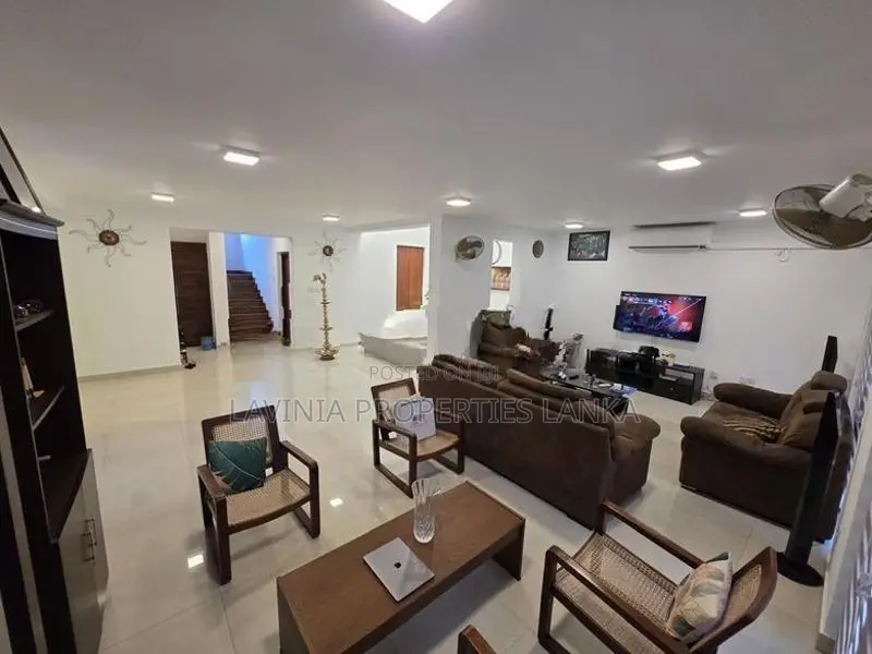 LUXURY HOUSE NAWALA for sale IME013S