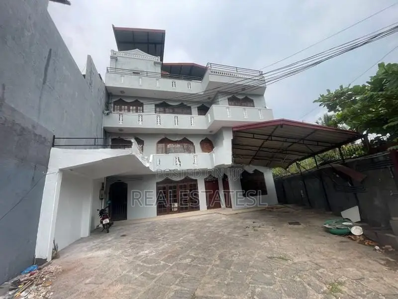 12 Bed 10000 Sqft House for rent at Dehiwela - Closer to Havelock city