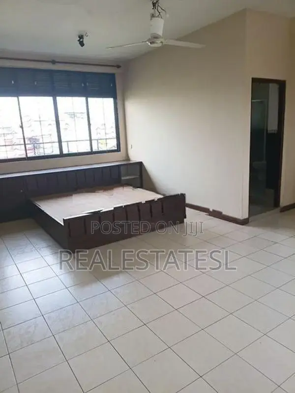 12 Bed 10000 Sqft House for rent at Dehiwela - Closer to Havelock city