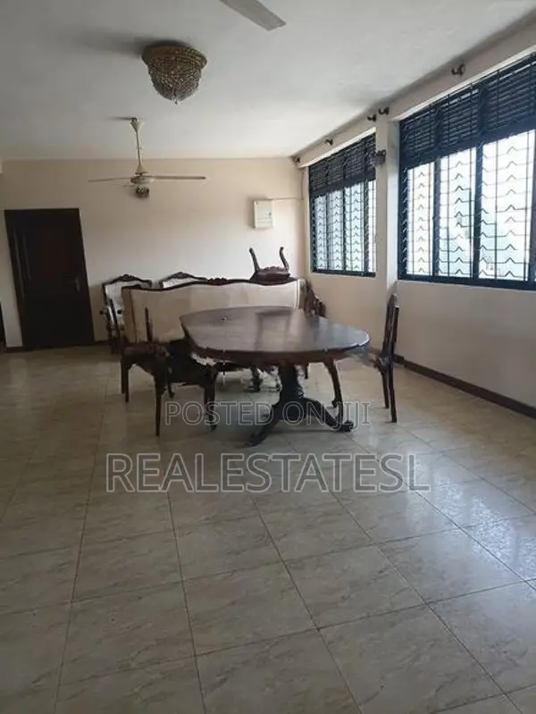 12 Bed 10000 Sqft House for rent at Dehiwela - Closer to Havelock city