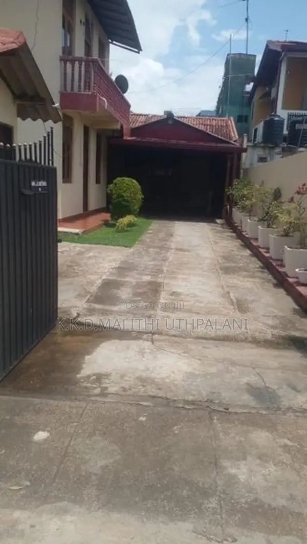 Two Houses For Sale In One Land Borupana
