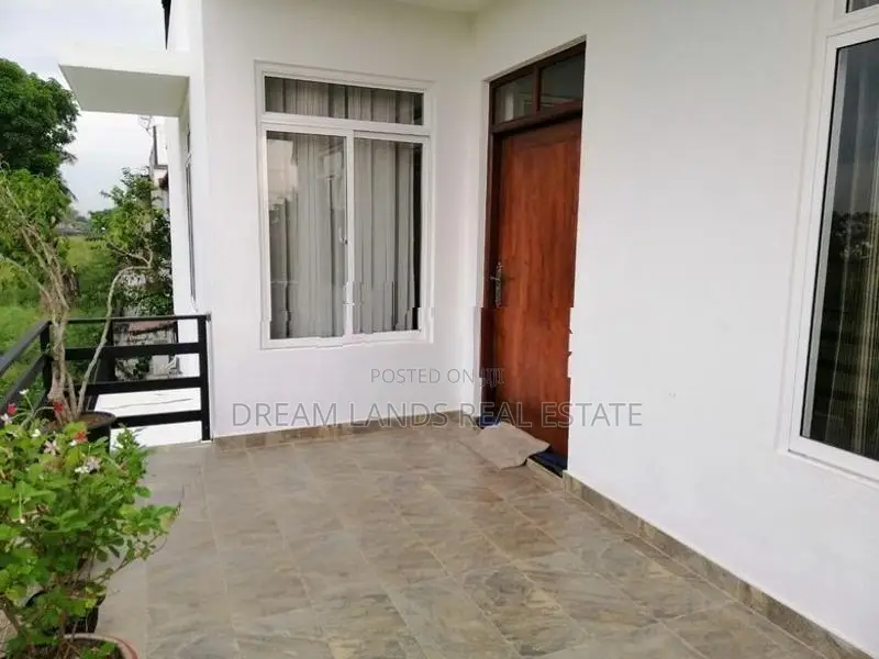 First floor for rent Hokandara Talawatugoda