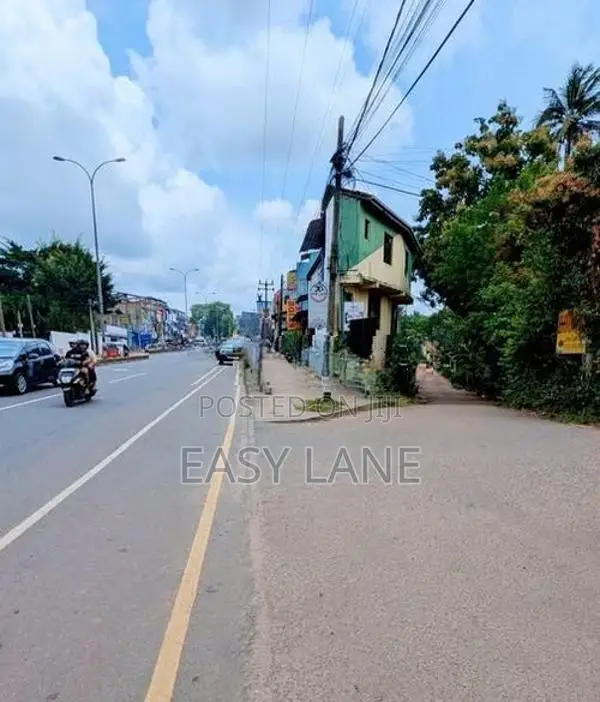 කඩවත නගර මධ්‍යයෙන් නුවර පාරට 250m / YS 14476