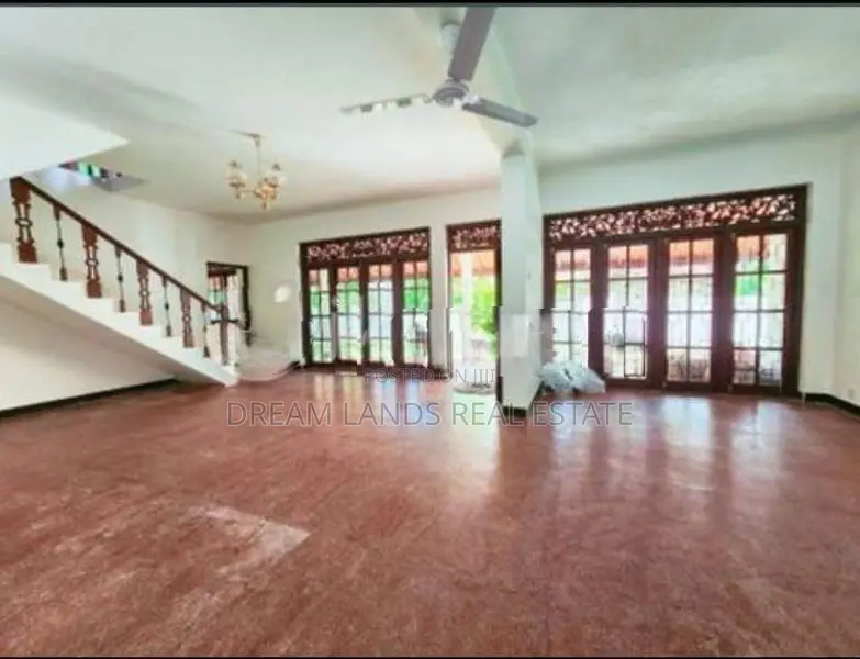 5BED HOUSE FOR SALE IN BANDARAGAMA (SP1296)