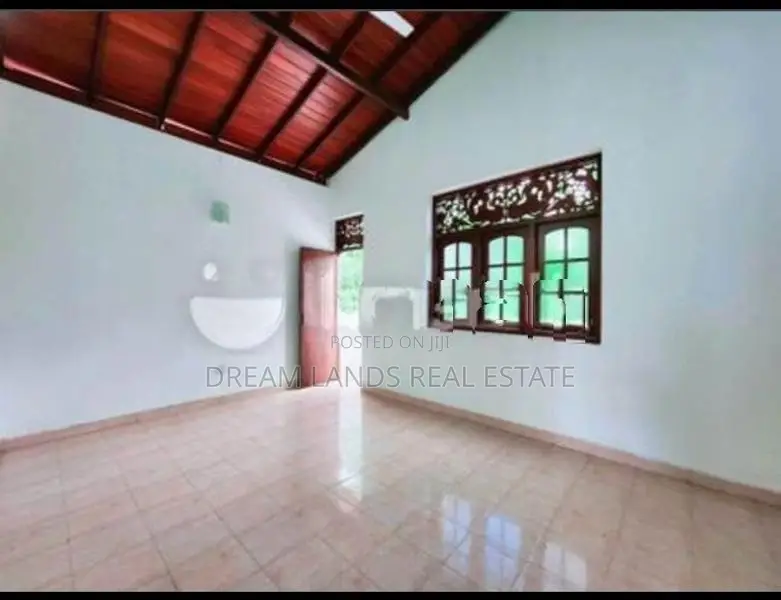 5BED HOUSE FOR SALE IN BANDARAGAMA (SP1296)