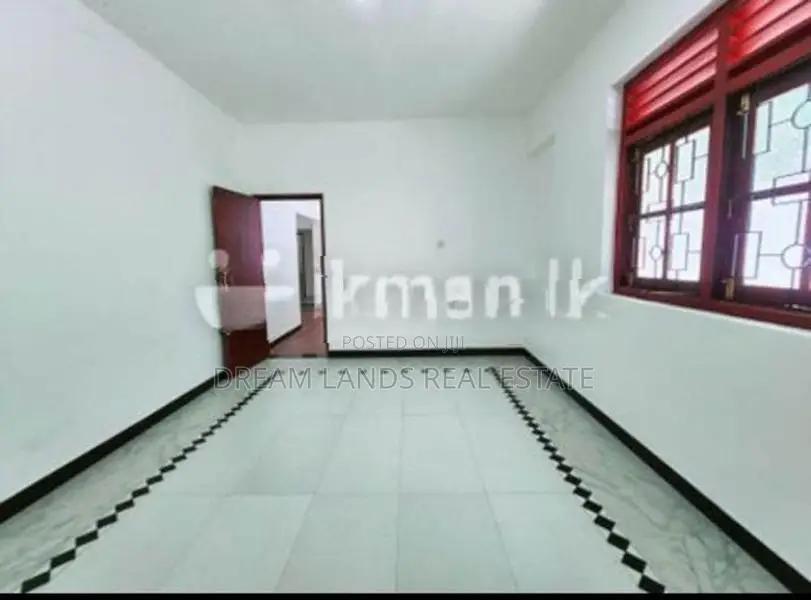 5BED HOUSE FOR SALE IN BANDARAGAMA (SP1296)