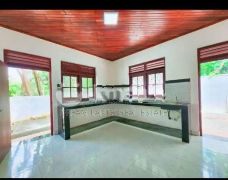 5BED HOUSE FOR SALE IN BANDARAGAMA (SP1296)