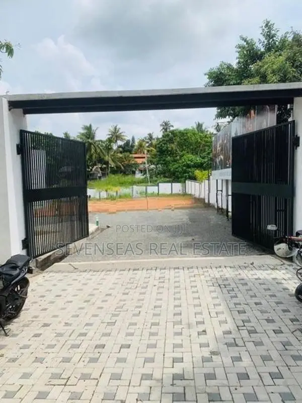 බිම් කොටස් Athurugiriya