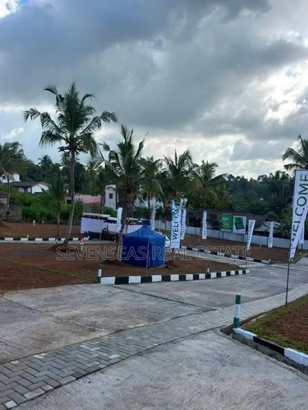 බිම් කොටස් කහතුඩුව