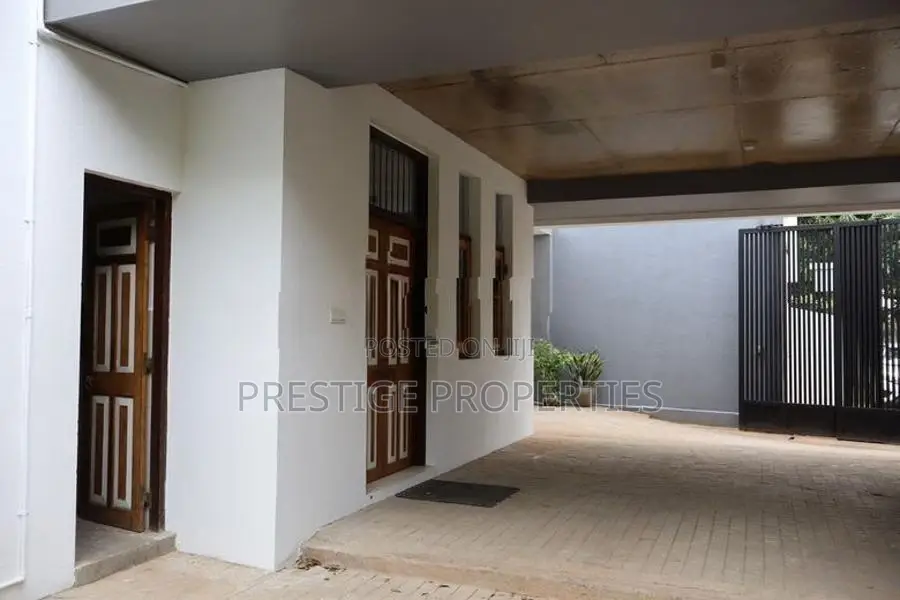 Villa House for rent in Boralesgamuwa- 5 Bedroom 3 Bath