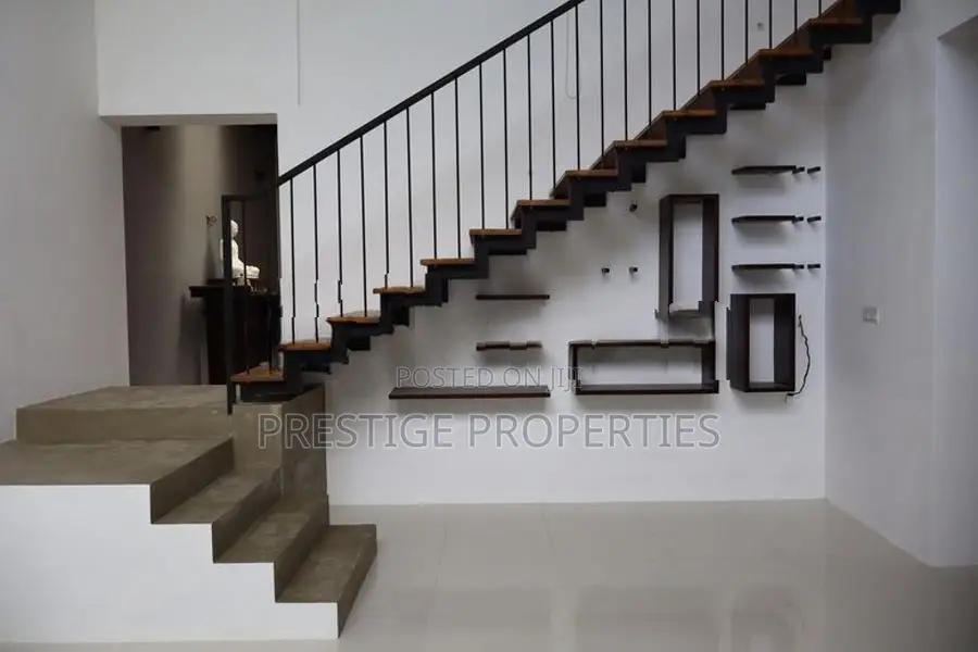 Villa House for rent in Boralesgamuwa- 5 Bedroom 3 Bath