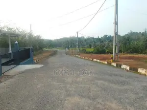 ඉඩමක් මීගොඩින්