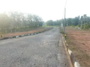 ඉඩමක් මීගොඩින්