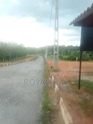 ඉඩමක් මීගොඩින්
