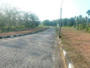 ඉඩමක් මීගොඩින්