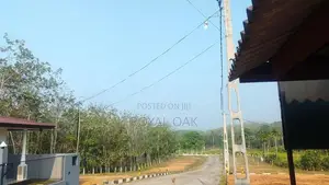 හෝමාගම අටිගලින් ඉඩමක්