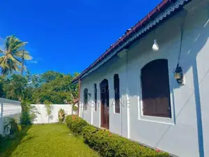 Antique house for sale in kamburupitiya / YS 14440