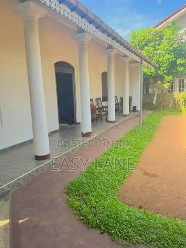 Antique house for sale in kamburupitiya / YS 14440