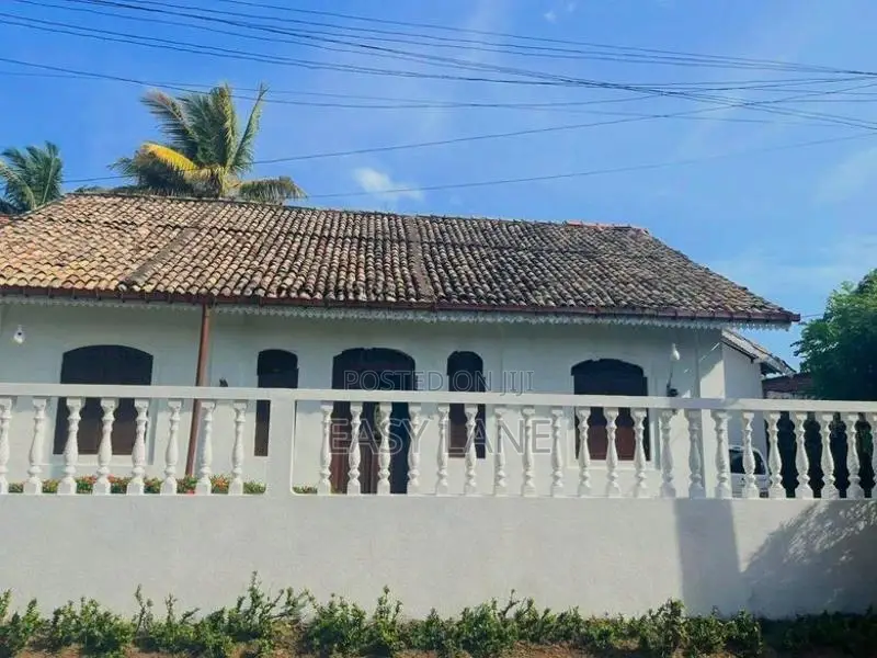 Antique house for sale in kamburupitiya / YS 14440