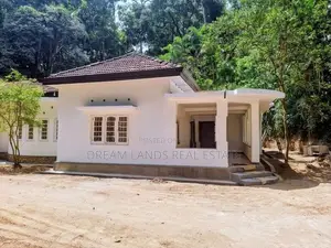Singal story stand a lone house for rent kandy