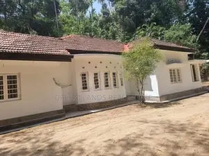 Singal story stand a lone house for rent kandy