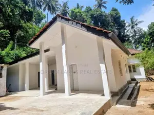 Singal story stand a lone house for rent kandy