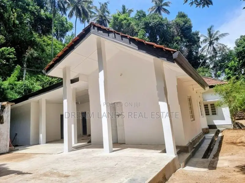 Singal story stand a lone house for rent kandy