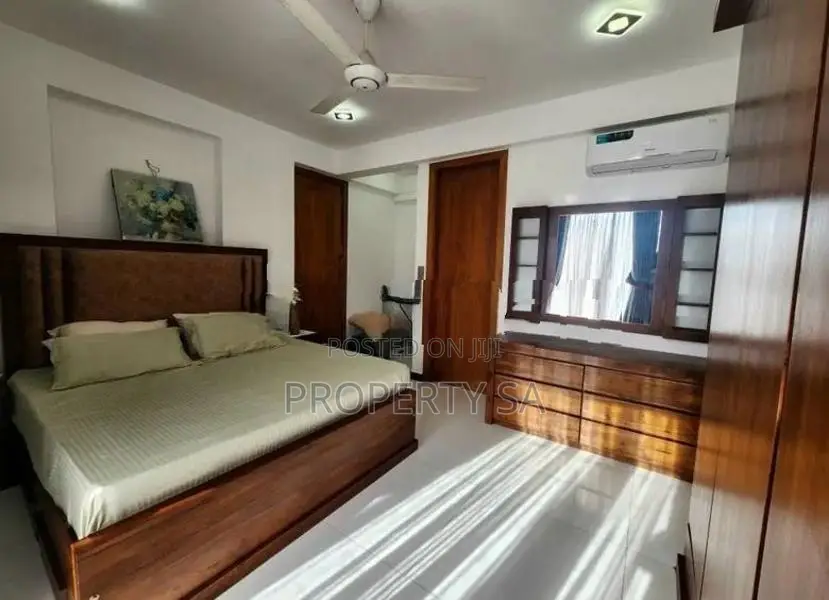 3 bedroom Apartment for Rent in Colombo 5