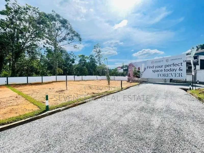 Commercial Land in Athurugiriya