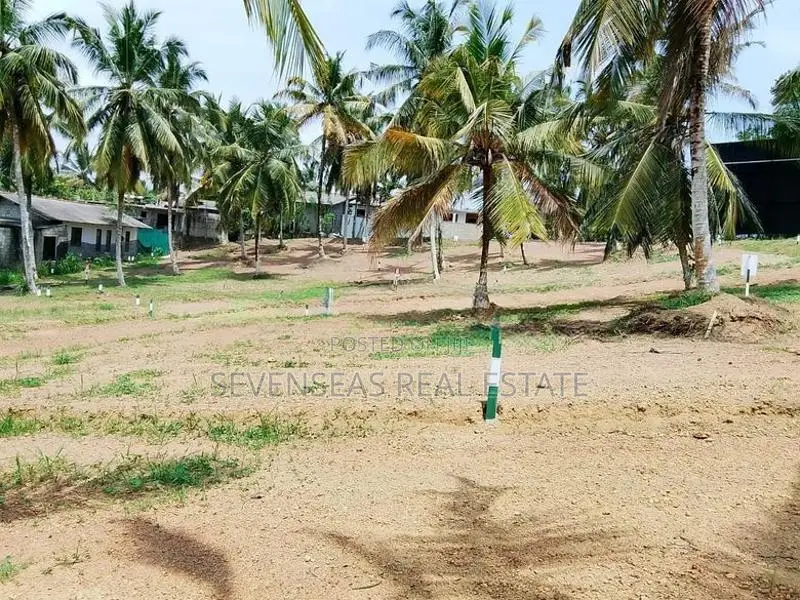 Land for Sale in Kahathuduwa