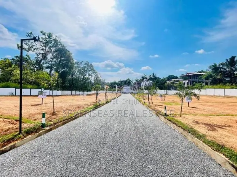 best land in athurugiriya road habarakada