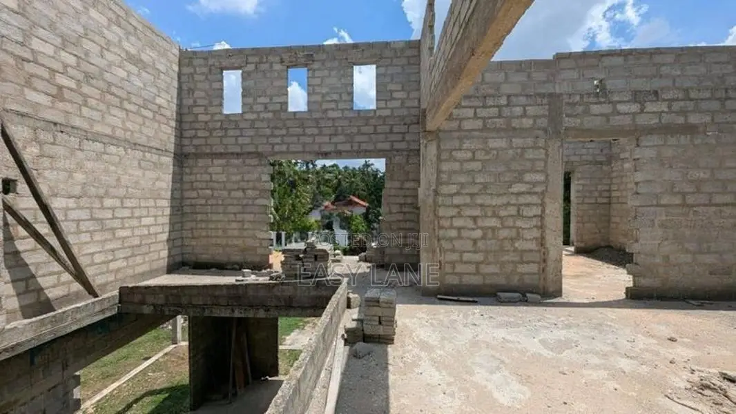 House for sale in minuwangoda / SA 12269