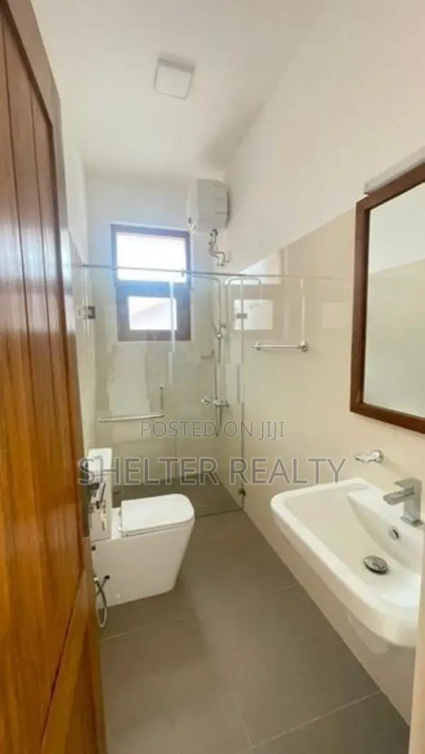 Unfurnished 4 BR Brand New House for rent in Battaramulla