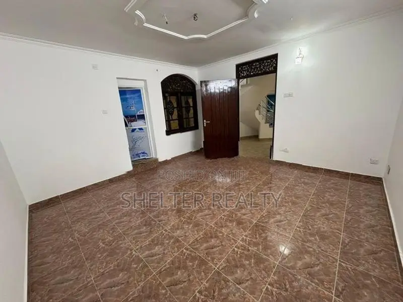 Spacious 4 BR House for rent in Rajagiriya , Buthgamuwa Rd