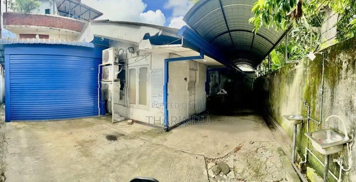 Office Building for Sale in Kalaniya