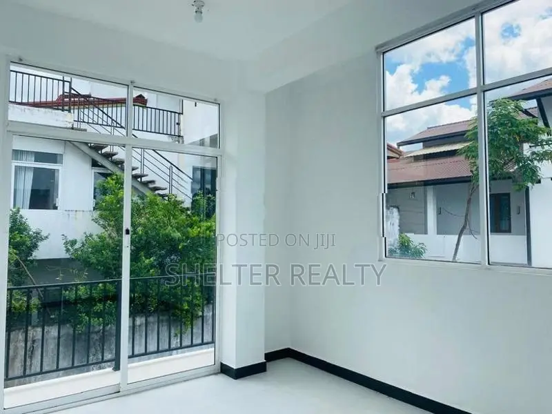 Unfurnished 4 BR Upstair house for rent in Malabe, Thalahena