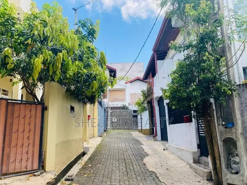 Unfurnished 4 BR Upstair house for rent in Malabe, Thalahena