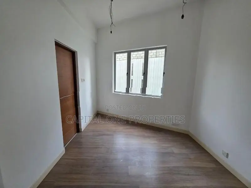 Luxury Apartment For Sale In Dabare Mawatha, Colombo 05 - 2588U/1