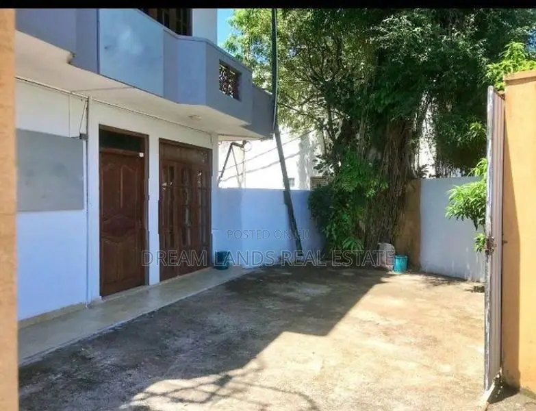 COMMERCIAL BUILDING FOR RENT IN BATTARAMULLA (SP1302)