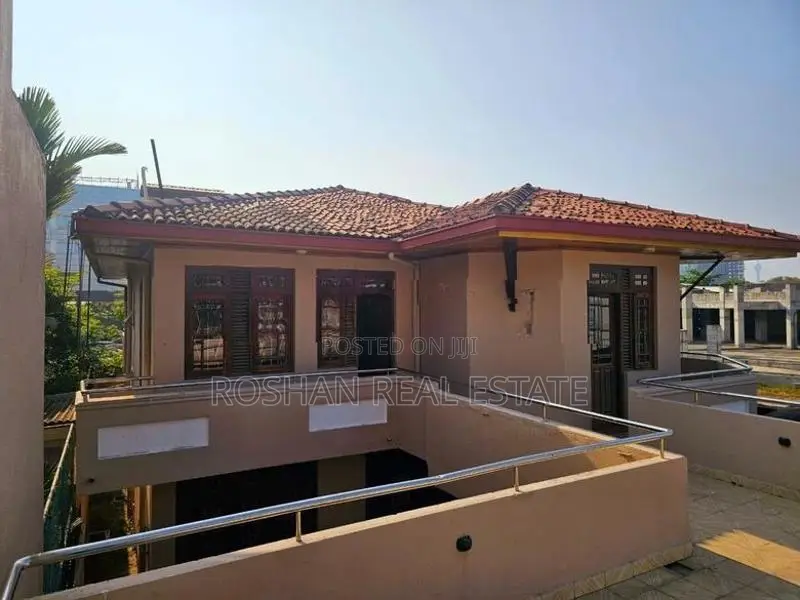 MODERN HOUSE FOR SALE COLOMBO 5 MU2872