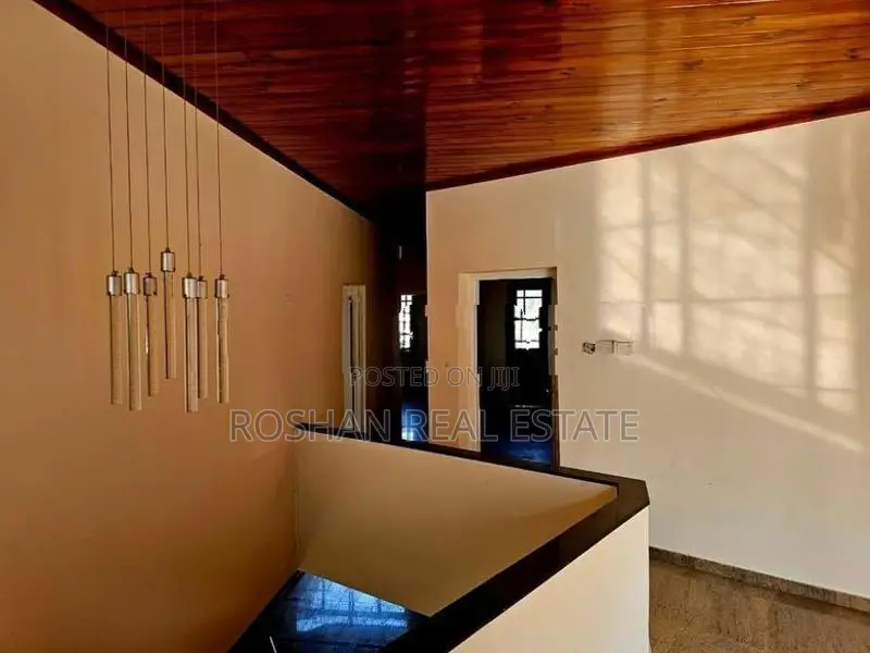 MODERN HOUSE FOR SALE COLOMBO 5 MU2872