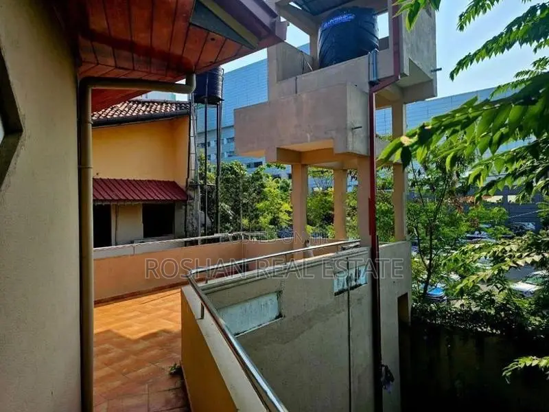 MODERN HOUSE FOR SALE COLOMBO 5 MU2872