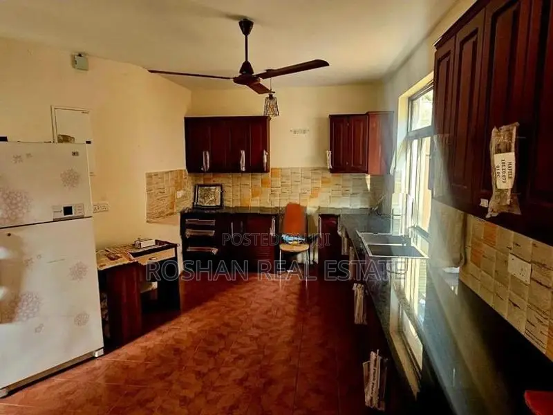 SUPER LUXURIOUS HOUSE FOR SALE COLOMBO 05 MU2873