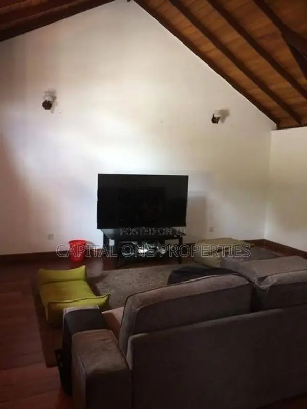 Luxury House With Pool Rent In Battaramulla- 550U