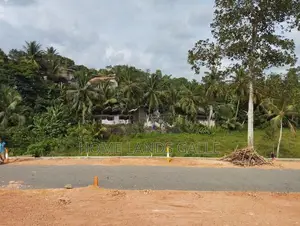 ගාල්ල වදුරඹ ප්‍රධාන මාර්ගයට ආසන්නයෙන්