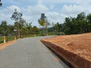 ගාල්ල වදුරඹ ප්‍රධාන මාර්ගයට ආසන්නයෙන්