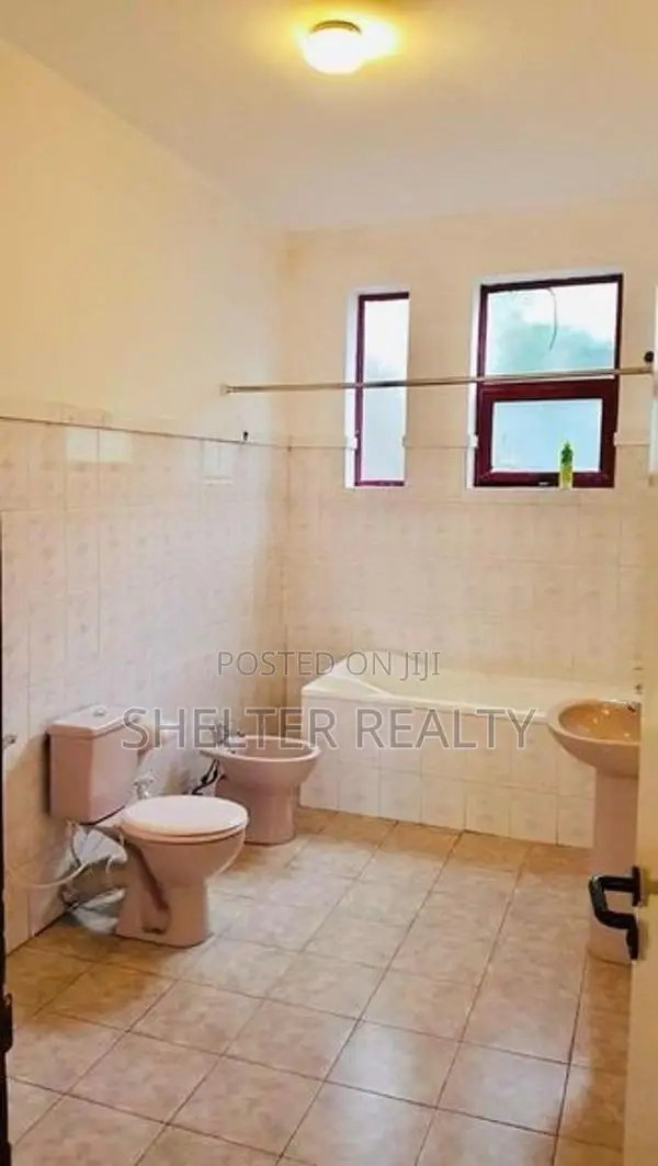 Luxury 5 Bedroom house for rent in Battaramulla , Pelawatta